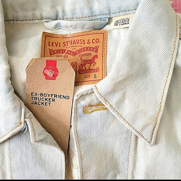 Levi's Embroidered Ex-Boyfriend Trucker Jacket NWT - Picture 5 of 9